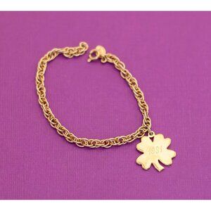 Vintage Four Leaf Clover 1981 Gold Tone Bracelet by Avon 6 1/2 Inches - Q9